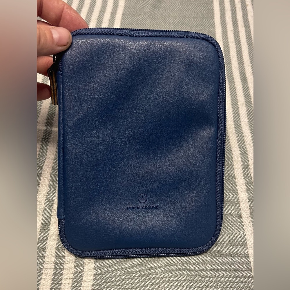 American Airlines/This‎ Is Ground Navy Leather Travel Pouch